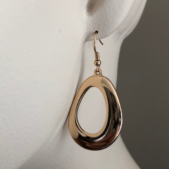 Time and Tru Jewelry - ☀️ New Shiny Golden Hang Earrings